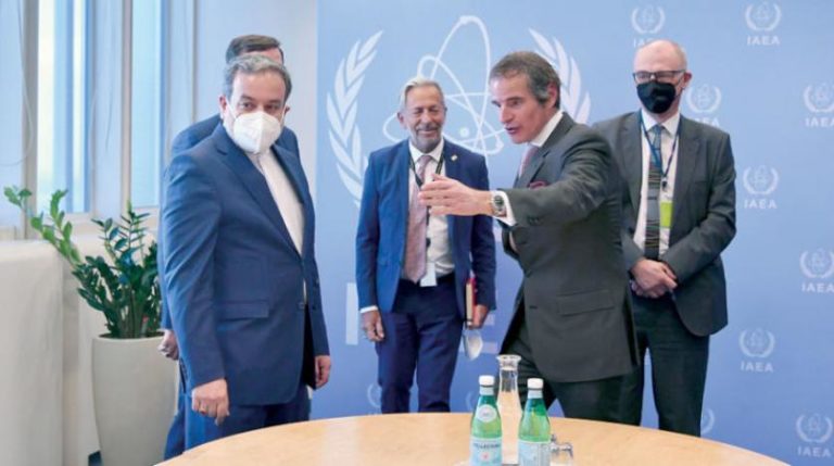 مباحثات فيينا لإحياء الاتفاق النووي الإيراني فيما بعد الانسحاب الأمريكي من أفغانستان: مفارقات جديدة تندد بموازين القوى بالمنطقة